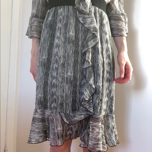 Mid-length Black and white dress - Picture 6 of 9